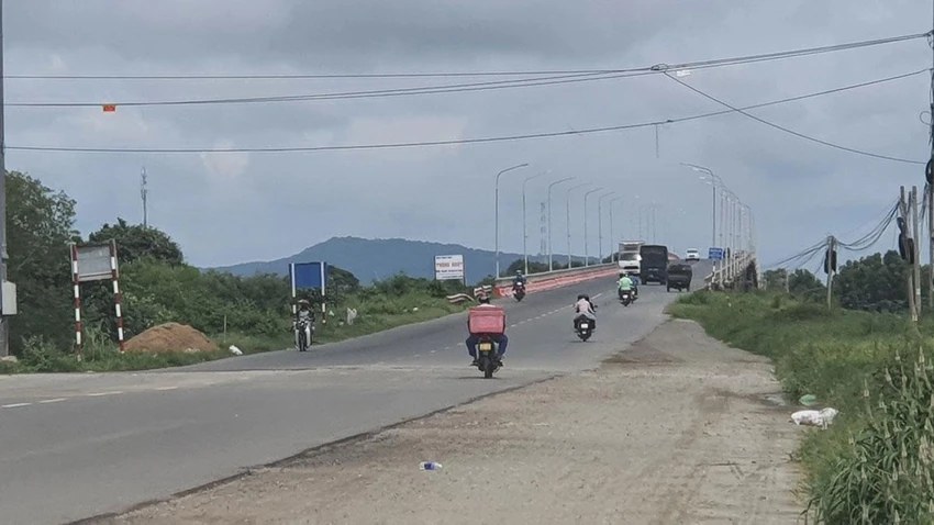 Cầu Cửa Lấp nối huyện Long Điền và TP Vũng Tàu thuộc đường ven biển ĐT994. Ảnh: TRÙNG KHÁNH