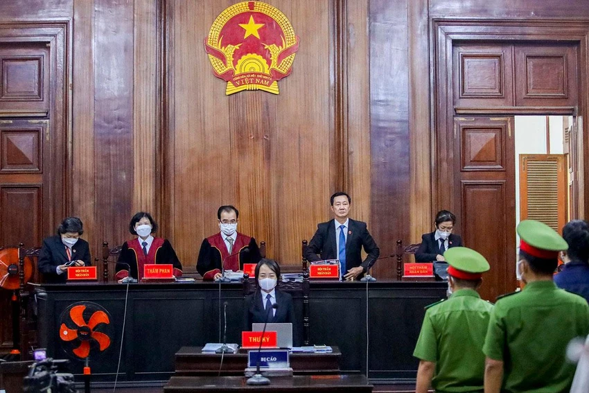 Việt Nam đang áp dụng chế định hội thẩm nhân dân tham gia xét xử ở các phiên tòa sơ thẩm. Trong ảnh: Hội thẩm nhân dân tham gia HĐXX trong một phiên tòa tại TAND TP.HCM. Ảnh: NGUYỆT NHI Việt Nam đang áp dụng chế định hội thẩm nhân dân tham gia xét xử ở các phiên tòa sơ thẩm. Trong ảnh: Hội thẩm nhân dân tham gia HĐXX trong một phiên tòa tại TAND TP.HCM. Ảnh: NGUYỆT NHI