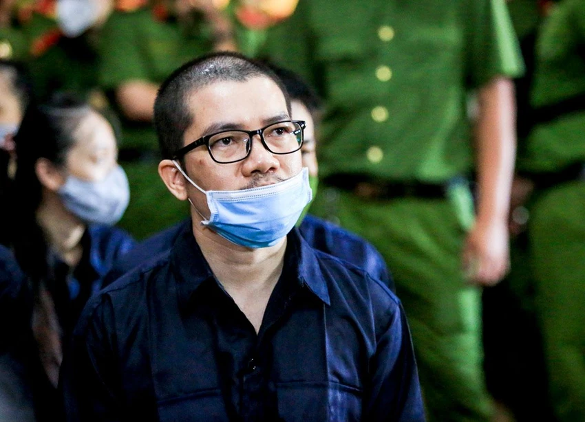 Bị cáo Nguyễn Thái Luyện tại tòa cho rằng mình phân lô đúng quy định, phủ nhận cáo buộc của VKS. Ảnh: NGUYỆT NHI Bị cáo Nguyễn Thái Luyện tại tòa cho rằng mình phân lô đúng quy định, phủ nhận cáo buộc của VKS. Ảnh: NGUYỆT NHI