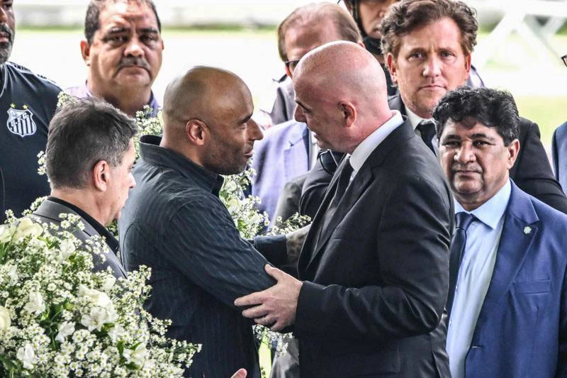 Chủ tịch FIFA Gianni Infantino chia buồn với gia đình “vua bóng đá” Pele. Ảnh: GETTY IMAGES Chủ tịch FIFA Gianni Infantino chia buồn với gia đình “vua bóng đá” Pele. Ảnh: GETTY IMAGES