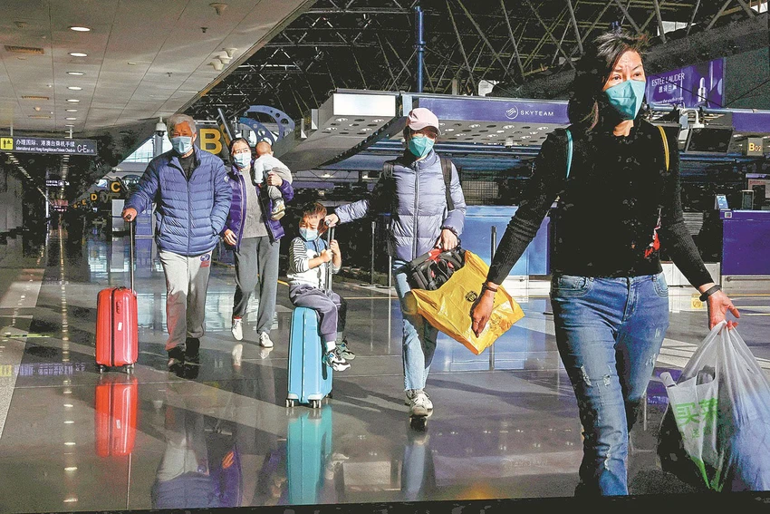 Hành khách tại sân bay quốc tế thủ đô ở Bắc Kinh. Ảnh: CHINA DAILY