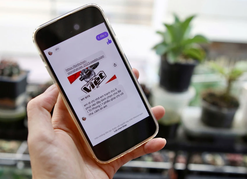 Các đối tượng lừa đảo dùng chiêu trò để câu dẫn nạn nhân nhằm hack tài khoản facebook. Ảnh: NGUYỆT NHI Các đối tượng lừa đảo dùng chiêu trò để câu dẫn nạn nhân nhằm hack tài khoản facebook. Ảnh: NGUYỆT NHI