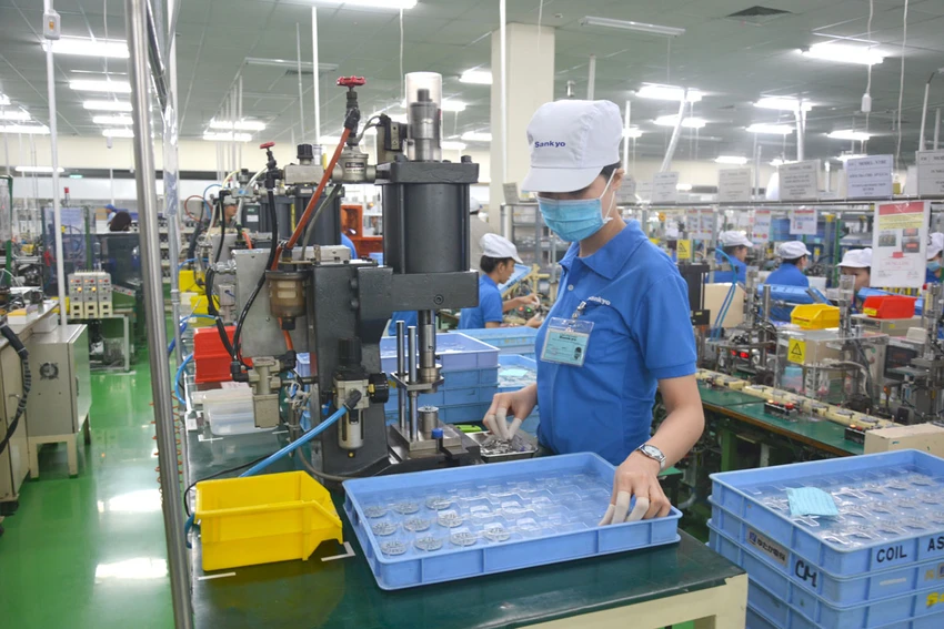 Công nhân sản xuất tại Khu công nghệ cao TP.HCM. Ảnh: QUANG HUY Công nhân sản xuất tại Khu công nghệ cao TP.HCM. Ảnh: QUANG HUY