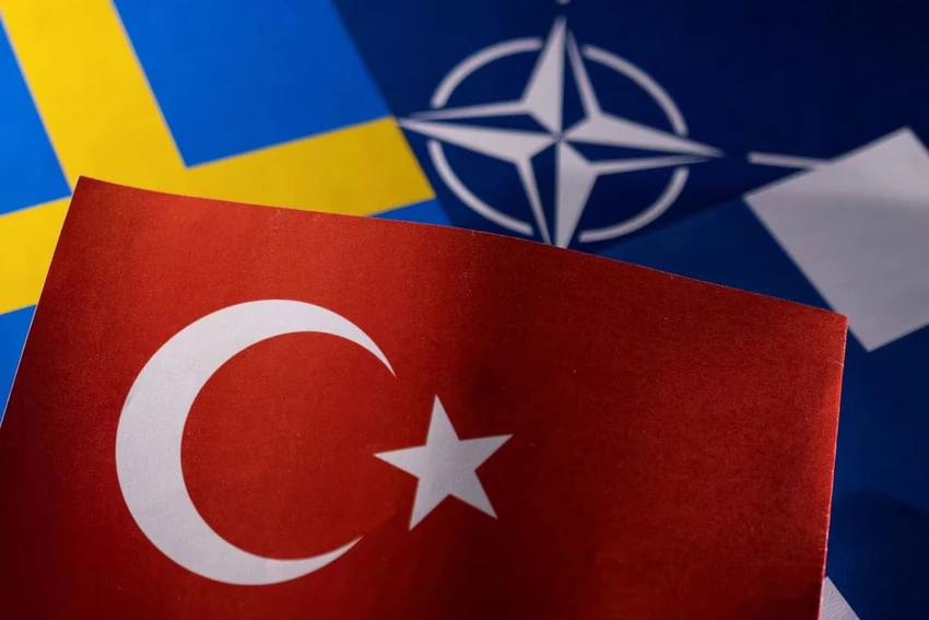 Cờ NATO, Thổ Nhĩ Kỳ, Phần Lan, Thụy Điển. Ảnh: REUTERS