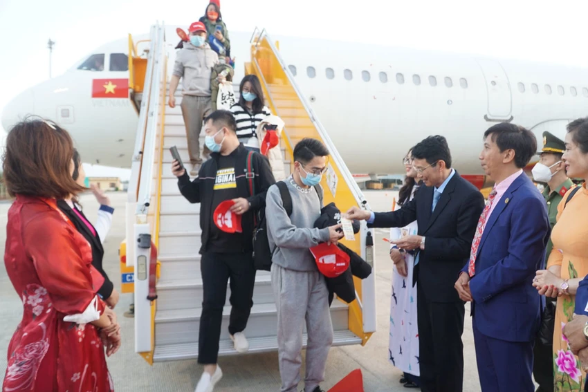Đoàn du khách Trung Quốc đầu tiên đến tỉnh Khánh Hòa trong năm 2023. Ảnh: TQ Đoàn du khách Trung Quốc đầu tiên đến tỉnh Khánh Hòa trong năm 2023. Ảnh: TQ