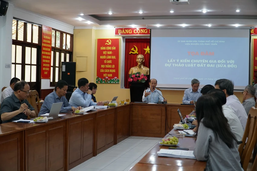Viện Nghiên cứu phát triển TP.HCM tổ chức tọa đàm lấy ý kiến góp ý về dự thảo Luật Đất đai (sửa đổi) vào sáng 14-3. Ảnh: NHẬT DIỄM