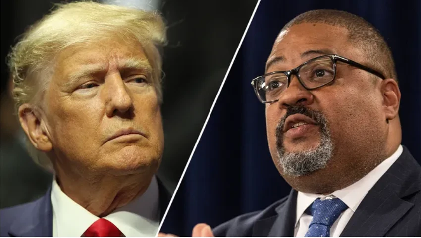 Cựu Tổng thống Mỹ Donald Trump (trái) và công tố viên Alvin Bragg. Ảnh: BLOOMBERG/GETTY IMAGES Cựu Tổng thống Mỹ Donald Trump (trái) và công tố viên Alvin Bragg. Ảnh: BLOOMBERG/GETTY IMAGES