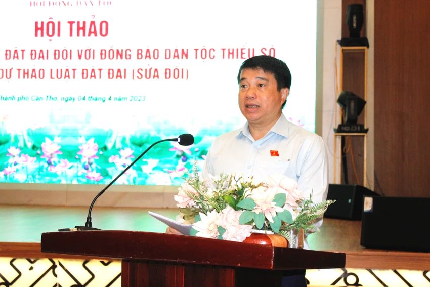 Chủ tịch Hội đồng Dân tộc của Quốc hội Y Thanh Hà Niê Kđăm phát biểu tại hội thảo. Ảnh: NHẪN NAM