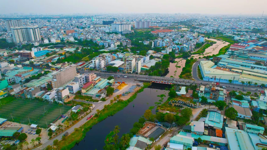 Dự án xây dựng hạ tầng và cải tạo môi trường kênh Tham Lương - Bến Cát - rạch Nước Lên vừa được khởi công mang lại tin vui cho người dân TP. Ảnh: NGUYỄN TIẾN Dự án xây dựng hạ tầng và cải tạo môi trường kênh Tham Lương - Bến Cát - rạch Nước Lên vừa được khởi công mang lại tin vui cho người dân TP. Ảnh: NGUYỄN TIẾN