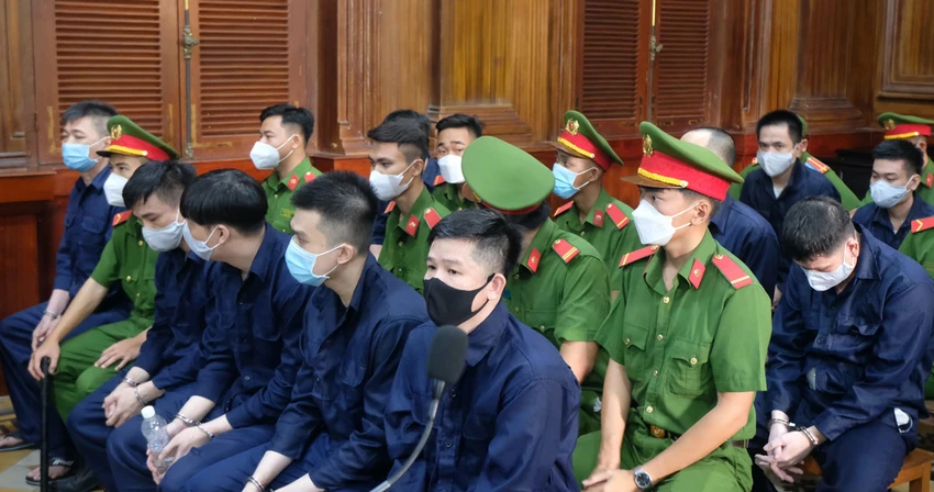 Các bị cáo tại phiên tòa ngày 13-4. Ảnh: SONG MAI Các bị cáo tại phiên tòa ngày 13-4. Ảnh: SONG MAI