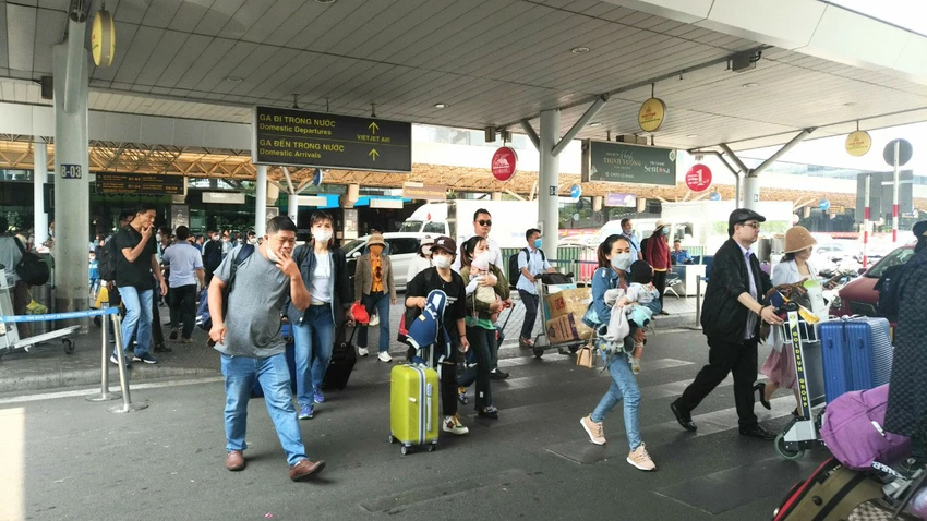 Theo Cục Hàng không Việt Nam, tỉ lệ lấp đầy trên nhiều chuyến bay vào dịp lễ này tăng đột biến. Ảnh: PHONG ĐIỀN Theo Cục Hàng không Việt Nam, tỉ lệ lấp đầy trên nhiều chuyến bay vào dịp lễ này tăng đột biến. Ảnh: PHONG ĐIỀN