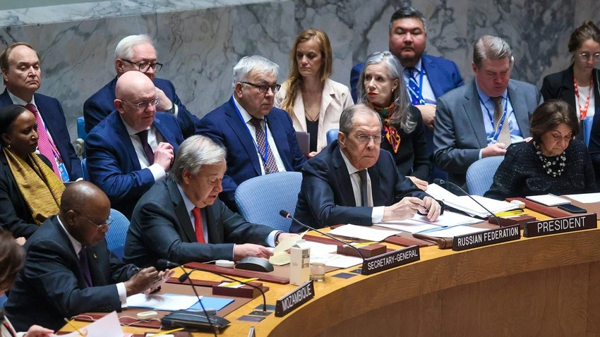 Tổng thư ký Liên Hợp Quốc Antonio Gutterres (trái) và Ngoại trưởng Nga Sergey Lavrov (giữa) chủ trì cuộc họp của Hội đồng Bảo an Liên Hợp Quốc tại New York (Mỹ) vào ngày 24-4. Ảnh: SPUTNIK Tổng thư ký Liên Hợp Quốc Antonio Gutterres (trái) và Ngoại trưởng Nga Sergey Lavrov (giữa) chủ trì cuộc họp của Hội đồng Bảo an Liên Hợp Quốc tại New York (Mỹ) vào ngày 24-4. Ảnh: SPUTNIK