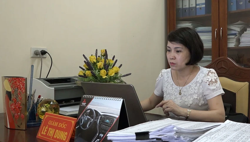 Cô giáo Lê Thị Dung khi còn làm giám đốc Trung tâm Giáo dục thường xuyên huyện Hưng Nguyên, Nghệ An. Ảnh: TL Cô giáo Lê Thị Dung khi còn làm giám đốc Trung tâm Giáo dục thường xuyên huyện Hưng Nguyên, Nghệ An. Ảnh: TL