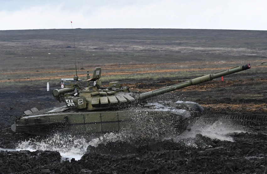 Một xe tăng T-72B3 của quân đội Nga hoạt động trên chiến trường Ukraine hồi đầu tháng 5. Ảnh: REUTERS Một xe tăng T-72B3 của quân đội Nga hoạt động trên chiến trường Ukraine hồi đầu tháng 5. Ảnh: REUTERS