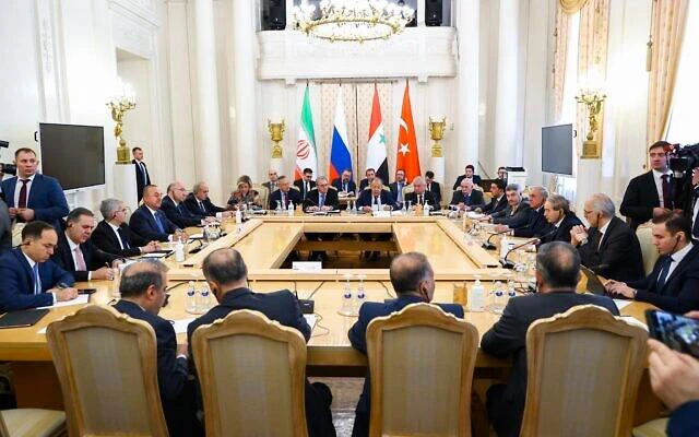 Các phái đoàn ngoại giao Nga, Syria, Thổ Nhĩ Kỳ và Iran gặp nhau tại Moscow (Nga) vào ngày 10-5. Ảnh: AP Các phái đoàn ngoại giao Nga, Syria, Thổ Nhĩ Kỳ và Iran gặp nhau tại Moscow (Nga) vào ngày 10-5. Ảnh: AP