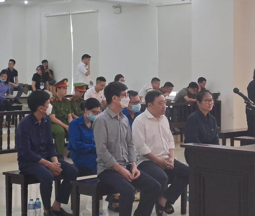 Các bị cáo tại tòa. Ảnh: BT Các bị cáo tại tòa. Ảnh: BT