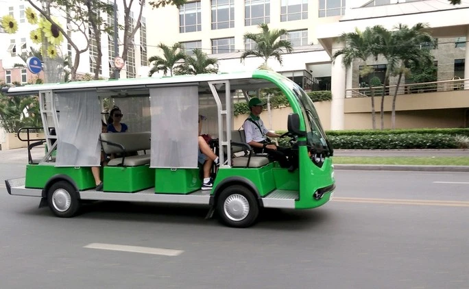 Xe điện chạy trong khu dân cư. Ảnh minh họa: TH Xe điện chạy trong khu dân cư. Ảnh minh họa: TH