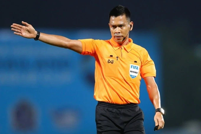 Trọng tài Thái Lan Mongkolchai Pechsri được VPF thuê làm V-League, nỗi đau công tác trọng tài Việt Nam. Ảnh: CTV Trọng tài Thái Lan Mongkolchai Pechsri được VPF thuê làm V-League, nỗi đau công tác trọng tài Việt Nam. Ảnh: CTV