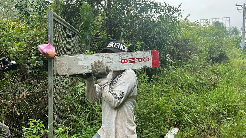 Cơ quan chức năng cắm mốc giải phóng mặt bằng đường vành đai 3 đoạn đi qua địa phận TP Thủ Đức, TP.HCM. Ảnh: ĐÀO TRANG Cơ quan chức năng cắm mốc giải phóng mặt bằng đường vành đai 3 đoạn đi qua địa phận TP Thủ Đức, TP.HCM. Ảnh: ĐÀO TRANG