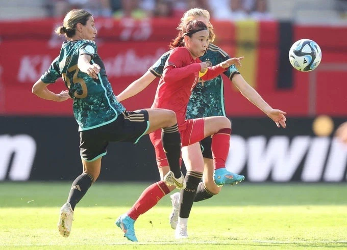 Các cô gái Việt Nam thật quả cảm trong trận thua Đức 1-2. Ảnh: GETTY IMAGES Các cô gái Việt Nam thật quả cảm trong trận thua Đức 1-2. Ảnh: GETTY IMAGES