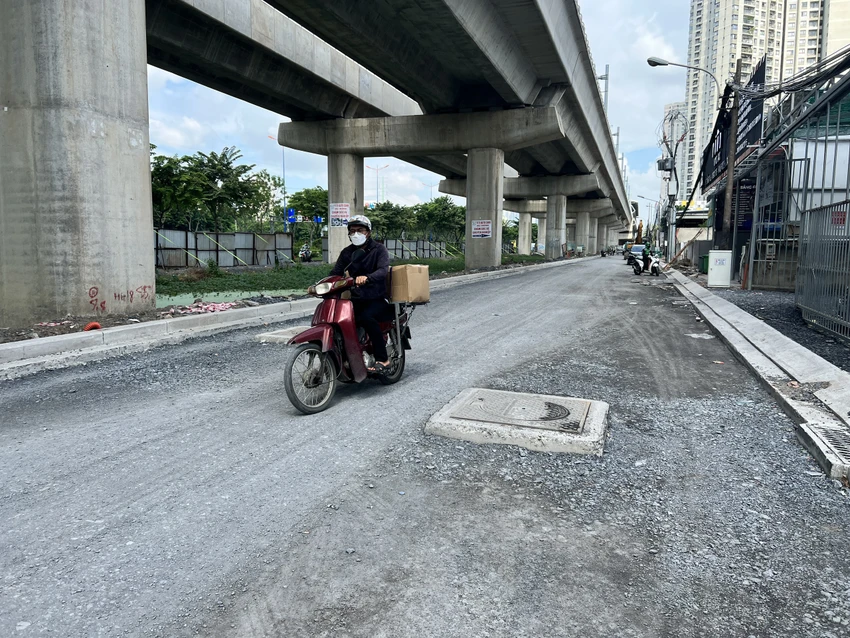 Phần đất của người dân bị thu hồi để làm đường, quyết định bồi thường bị tòa tuyên bị hủy nhưng nhiều năm sau bản án vẫn chưa được thi hành. Ảnh: HỮU ĐĂNG Phần đất của người dân bị thu hồi để làm đường, quyết định bồi thường bị tòa tuyên bị hủy nhưng nhiều năm sau bản án vẫn chưa được thi hành. Ảnh: HỮU ĐĂNG