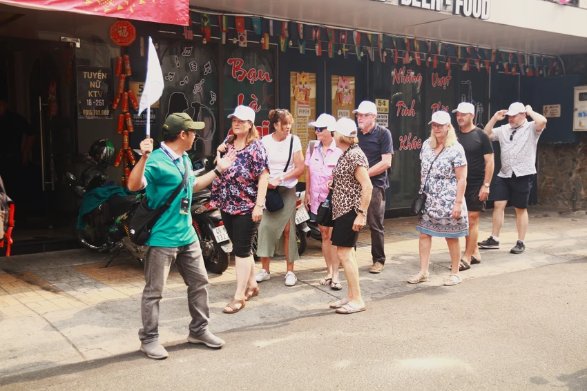 Doanh nghiệp du lịch lên kế hoạch từ sớm để có giá tour ưu đãi cho du khách. Ảnh: THU TRINH Doanh nghiệp du lịch lên kế hoạch từ sớm để có giá tour ưu đãi cho du khách. Ảnh: THU TRINH