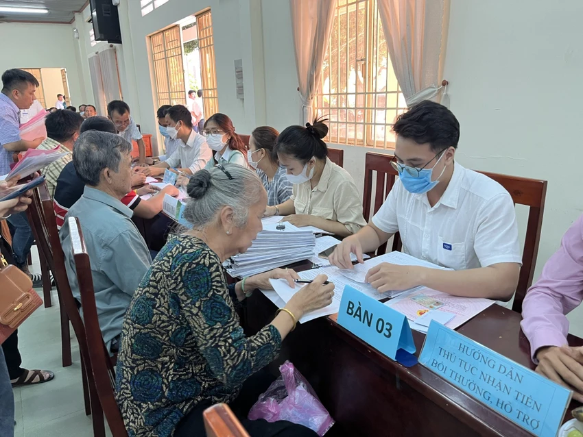 Các địa phương chi trả tiền bồi thường dự án đường vành đai 3 TP.HCM. Ảnh: TH Các địa phương chi trả tiền bồi thường dự án đường vành đai 3 TP.HCM. Ảnh: TH