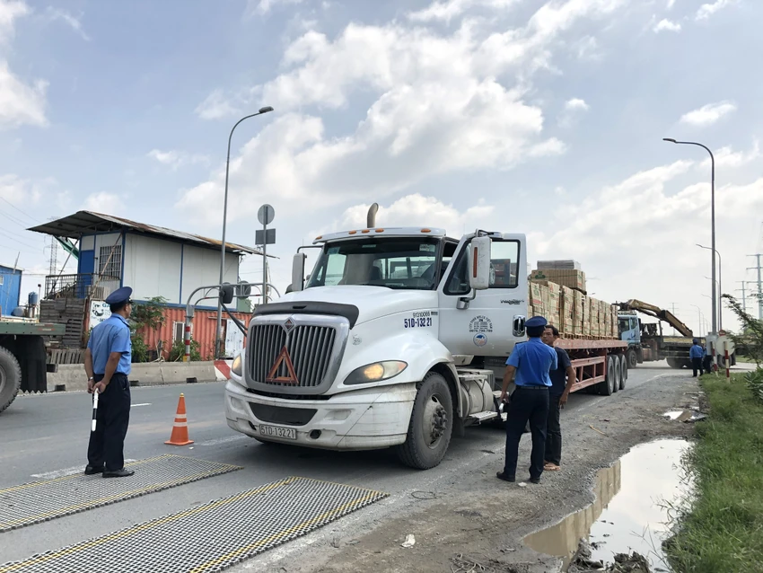 Bộ GTVT đề xuất bỏ quy định thẩm quyền dừng xe trên đường bộ của lực lượng thanh tra giao thông. Ảnh: ĐÀO TRANG Bộ GTVT đề xuất bỏ quy định thẩm quyền dừng xe trên đường bộ của lực lượng thanh tra giao thông. Ảnh: ĐÀO TRANG