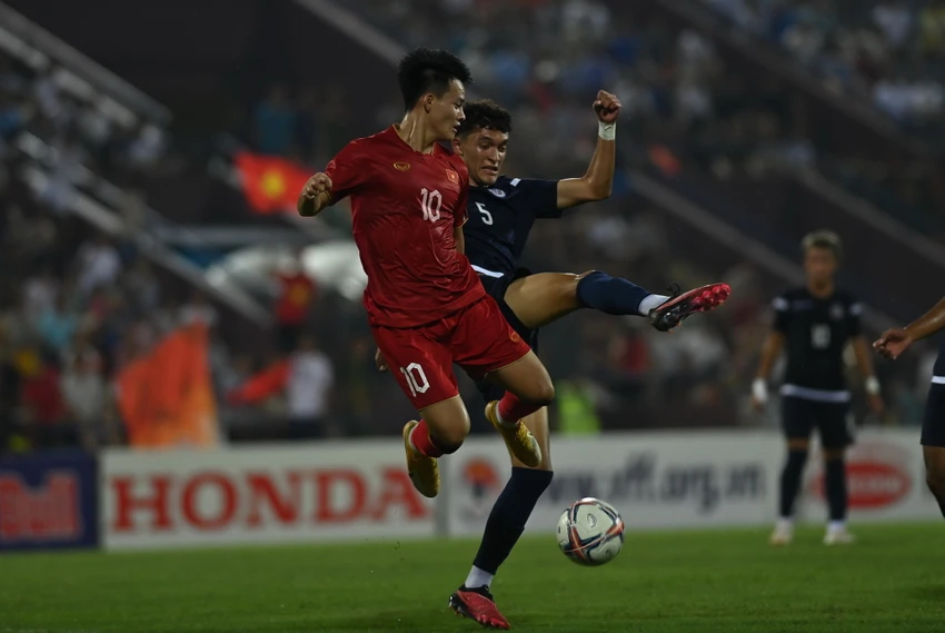 Thanh Nhàn (10), cầu thủ xuất sắc nhất trận thắng U-23 Guam 6-0. Ảnh: HẢI THỊNH Thanh Nhàn (10), cầu thủ xuất sắc nhất trận thắng U-23 Guam 6-0. Ảnh: HẢI THỊNH