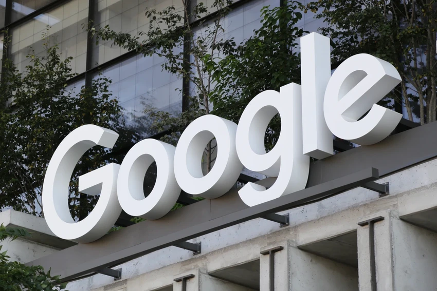Logo Google tại tòa nhà văn phòng mới của công ty ở New York. Ảnh: AP