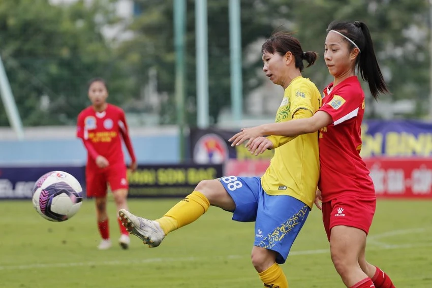 Thùy Trang bị đeo bám trong trận TP.HCM I hòa Than Khoáng sản Việt Nam 1-1