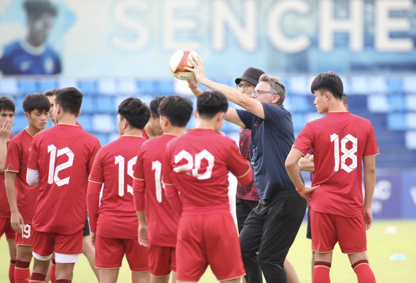 2_15_BAICHINH_VFF_khongsathai_Troussier_990_2h.jpg