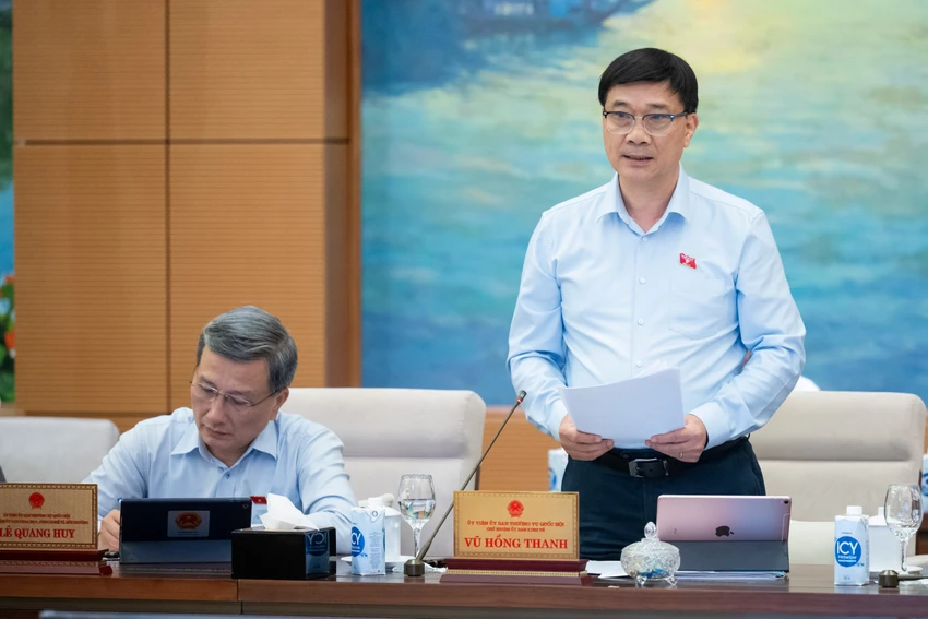 Chủ nhiệm Ủy ban Kinh tế Vũ Hồng Thanh phát biểu tại phiên họp. Ảnh: PHẠM THẮNG
