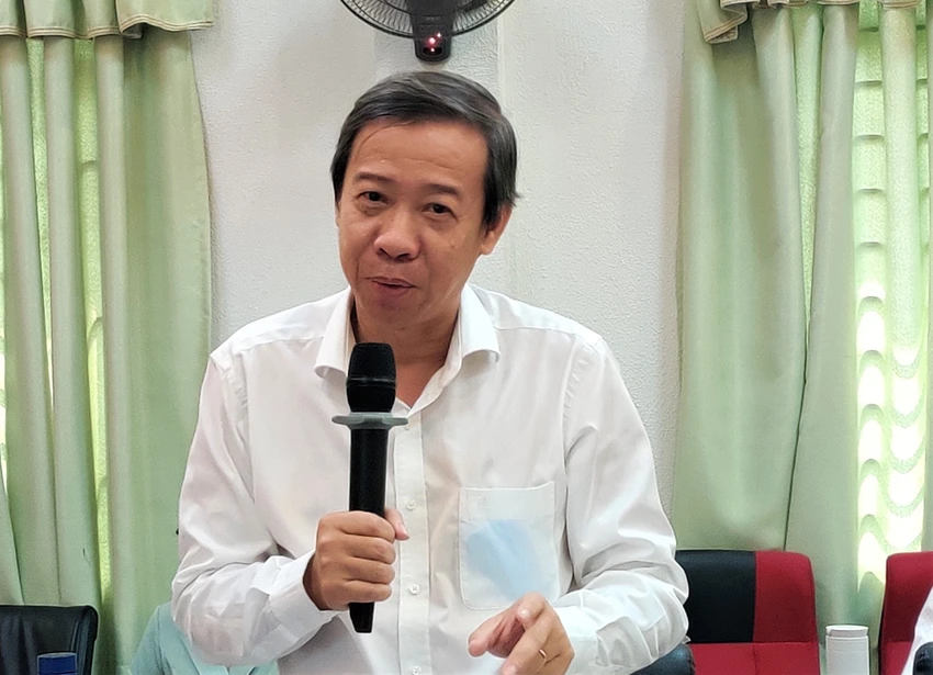 BS Nguyen Van Vinh Chau.jpg