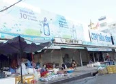 Đang giãn cách vẫn họp chợ tự phát ở chợ Hòa Bình, quận 5