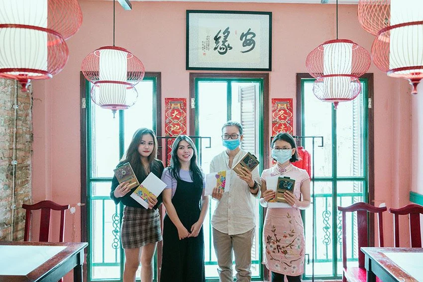 Người trẻ chụp ảnh nhà cổ để lưu giữ nét đẹp văn hóa, kiến trúc, những câu chuyện thú vị đằng sau. Ảnh: BTC Người trẻ chụp ảnh nhà cổ để lưu giữ nét đẹp văn hóa, kiến trúc, những câu chuyện thú vị đằng sau. Ảnh: BTC