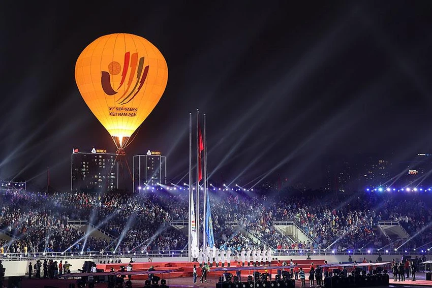 Chủ tịch nước Nguyễn Xuân Phúc tuyên bố chính thức khai mạc SEA Games 31 tại Việt Nam.