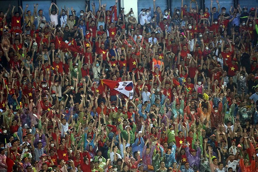 Một SEA Games được quan tâm không phải vì cơn mưa vàng, mà còn vì nỗ lực của chủ nhà trở lại mạnh mẽ sau dịch bệnh với hình ảnh rừng người tại Mỹ Đình. Ảnh: ANH DUY