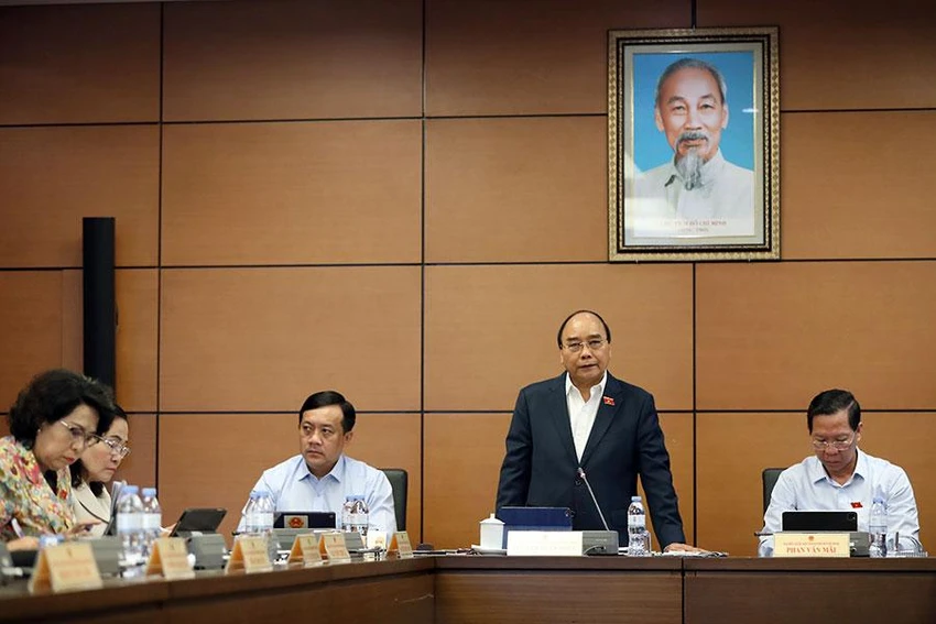 Chủ tịch nước Nguyễn Xuân Phúc thảo luận tại Đoàn đại biểu Quốc hội TP.HCM. Ảnh: HOÀNG HẢI Chủ tịch nước Nguyễn Xuân Phúc thảo luận tại Đoàn đại biểu Quốc hội TP.HCM. Ảnh: HOÀNG HẢI