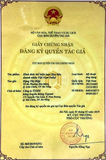 Bà Đặng Gia Bena, Trưởng ban tổ chức cuộc thi Hoa hậu Doanh nhân Việt Nam và giấy chứng nhận đăng ký quyền tác giả. Ảnh: BTCCC Bà Đặng Gia Bena, Trưởng ban tổ chức cuộc thi Hoa hậu Doanh nhân Việt Nam và giấy chứng nhận đăng ký quyền tác giả. Ảnh: BTCCC