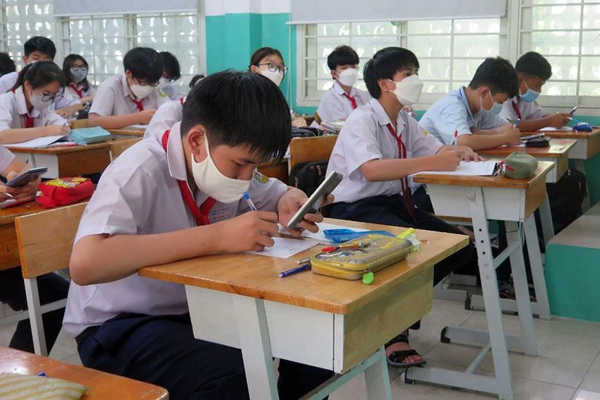 Học sinh lớp 9 Trường THCS Lạc Hồng (quận 10) trong một giờ học, chuẩn bị cho kỳ thi tuyển sinh lớp 10. Ảnh: PHẠM ANH Học sinh lớp 9 Trường THCS Lạc Hồng (quận 10) trong một giờ học, chuẩn bị cho kỳ thi tuyển sinh lớp 10. Ảnh: PHẠM ANH