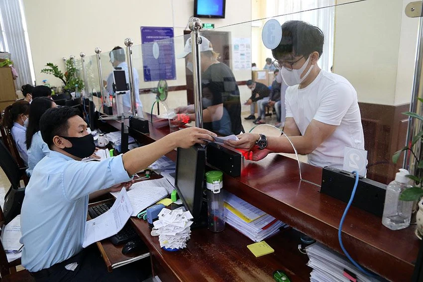 Từ ngày 15-6, người dân TP.HCM có thể đến bất kỳ phường, xã nào để trích lục giấy tờ. Ảnh: HOÀNG GIANG Từ ngày 15-6, người dân TP.HCM có thể đến bất kỳ phường, xã nào để trích lục giấy tờ. Ảnh: HOÀNG GIANG