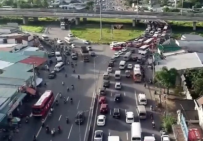 Quốc lộ 51 từ Biên Hòa đến Vũng Tàu đã quá tải nghiêm trọng, thường xuyên ùn tắc và tai nạn giao thông