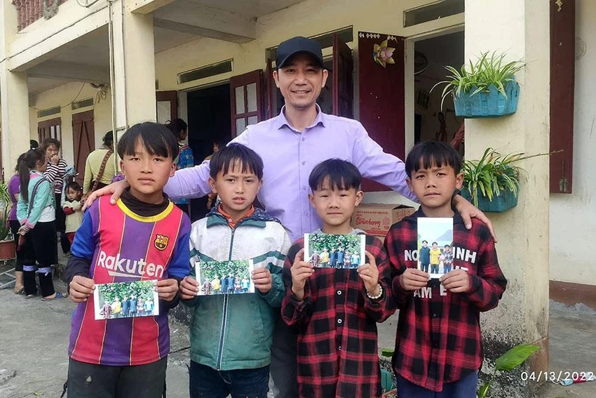 Anh Toại không quên lưu lại những hình ảnh đáng nhớ trong các chuyến đi làm thiện nguyện của mình. Ảnh: NVCC Anh Toại không quên lưu lại những hình ảnh đáng nhớ trong các chuyến đi làm thiện nguyện của mình. Ảnh: NVCC