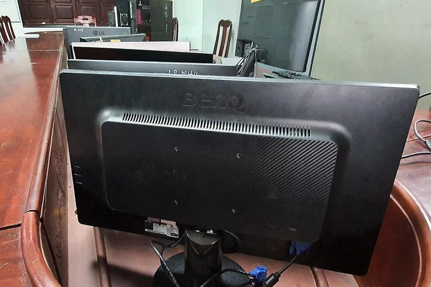 Các máy tính tang vật dùng vào việc phạm tội bị công an thu giữ. Các máy tính tang vật dùng vào việc phạm tội bị công an thu giữ.