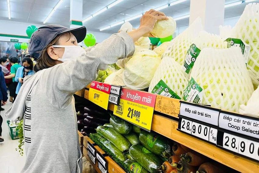 VCCI cho rằng quy định cửa hàng tiện lợi phục vụ chủ yếu cho khách hàng trong phạm vi bán kính dưới 500 m là không khả thi, cần bỏ. Ảnh: TÚ UYÊN VCCI cho rằng quy định cửa hàng tiện lợi phục vụ chủ yếu cho khách hàng trong phạm vi bán kính dưới 500 m là không khả thi, cần bỏ. Ảnh: TÚ UYÊN