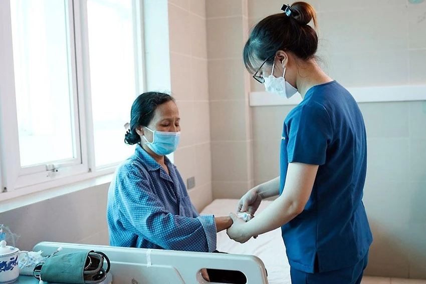 Bệnh nhân cúm A điều trị tại BV Thanh Nhàn (Hà Nội). Ảnh: NHƯ LOAN Bệnh nhân cúm A điều trị tại BV Thanh Nhàn (Hà Nội). Ảnh: NHƯ LOAN
