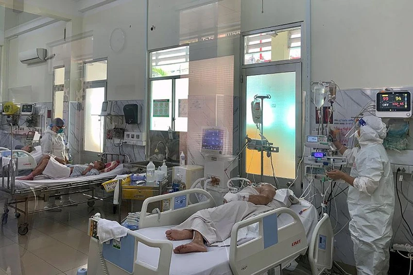Phòng hồi sức COVID-19 của Khoa nhiễm D BV Bệnh nhiệt đới. Ảnh: HOÀNG LAN Phòng hồi sức COVID-19 của Khoa nhiễm D BV Bệnh nhiệt đới. Ảnh: HOÀNG LAN