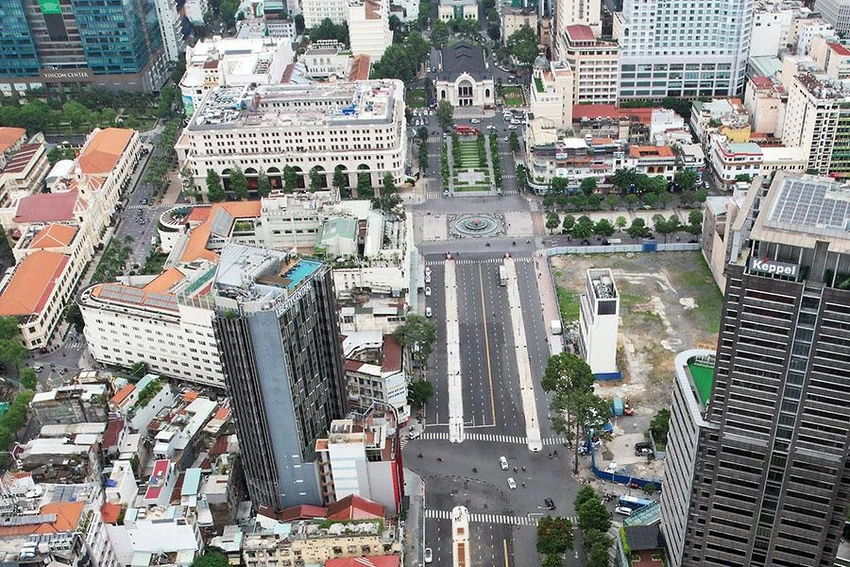 Thương xá Tax hiện nay chỉ là bãi đất trống (khu đất trống bên tay phải). Ảnh: GA