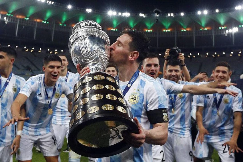 Messi vô địch Copa America cùng đồng đội Argentina. Ảnh: GETTY